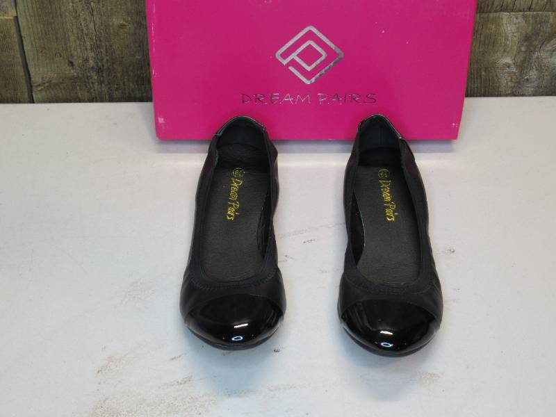 lot 19 image: Dream Pairs Sole-Flex Black Size 6.5