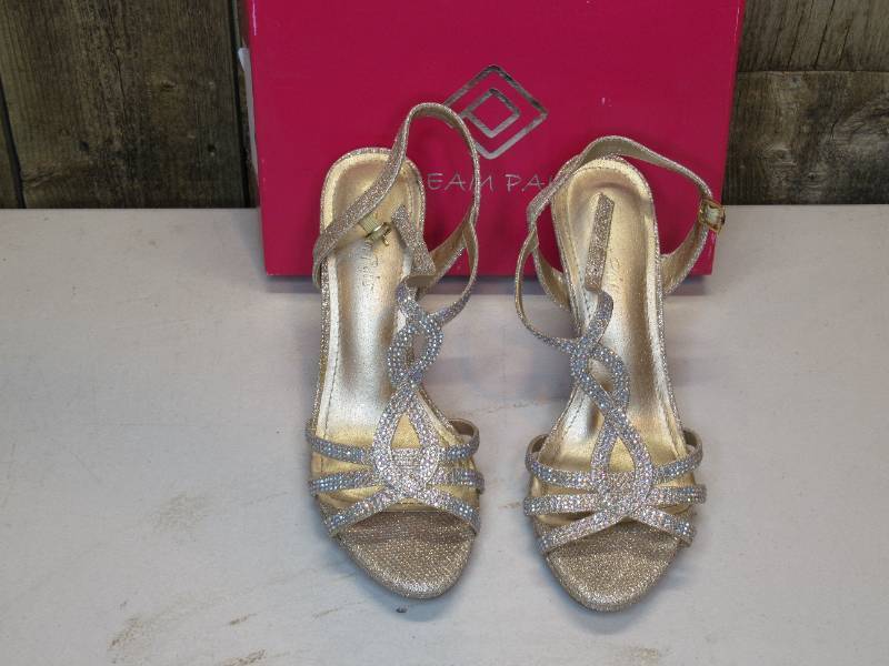 lot 26 image: Dream Pairs Amore-3 Gold Glitter Size 8