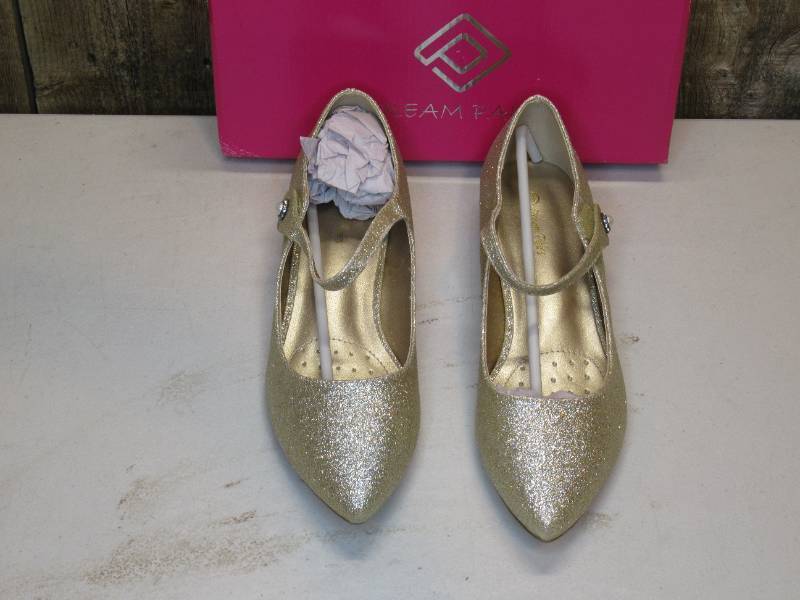 lot 28 image: Dream Pairs Sole-Silky Gold Glitter Size 8.5