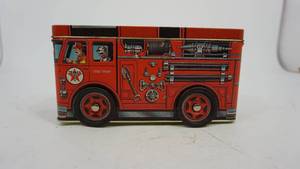 1997 Red Metal Texaco Products Fire Truck Bank--8 Long  x  4 12 Tall  x  3 12 Wide