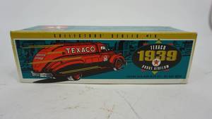Red Texaco 1939 Dodge Airflow Locking Coin Bank With Key--Die Cast Metal--ERTL Stock #9500