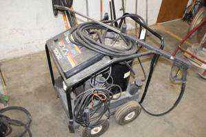 lot 550 image: Mi-T-M Heated Pressure Washer, Electric