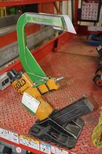 lot 595 image: Stanley Bostitch Pneumatic 12 Floor Stapler