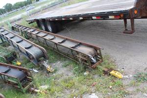 lot 537 image: E-Z Lift MFG Dirt Conveyor System Trailer Single Axle