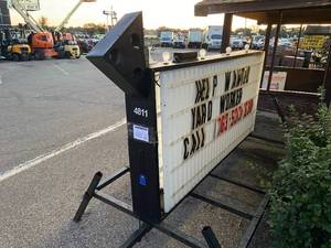 lot 535 image: USA Sign Lighted Advertisement Sign Trailer Single-Axle