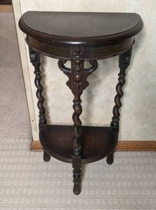 lot 39 image: Stunning Console Table (30)