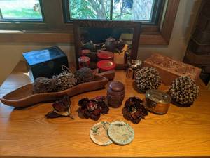 lot 41 image: Rustic Table Decor (Containers, Mirror, Pinecones, Flowers)