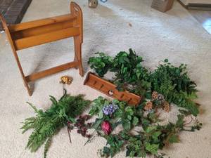 lot 44 image: Cute Wood Quilt Stand, Shelf, and Faux Silk Plants