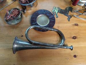 lot 29 image: Variety of Vintage Brass & Silver Bugles, Lanterns, Pans, and More