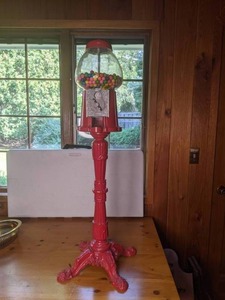 lot 37 image: Vintage Gum-ball Machine (39)