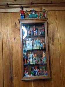 lot 17 image: Shadow Box Collectible Toy Soldier Lot