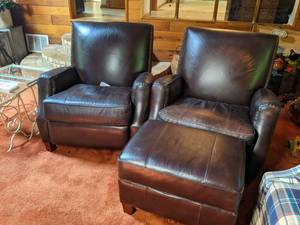 lot 19 image: Set of (2) Classic Leather Chairs & Matching Ottoman