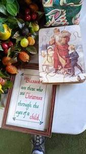 lot 316 image: Christmas Decor - Wreaths, Garland, Vintage Coasters & More