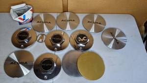 lot 302 image: ACURA Tire Accessories and Badge