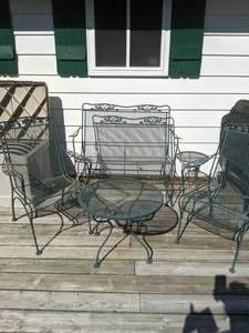 lot 85 image: Gorgeous 5-Piece Patio Set wCushions