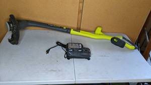 lot 326 image: Ryobi Easy Edge Trimmer w Charger