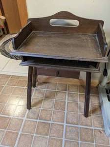 lot 264 image: Vintage Small Desk with Drawer and Cubby (26x 28x 12)
