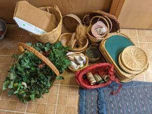 lot 266 image: Gorgeous Wicker Baskets and Trays