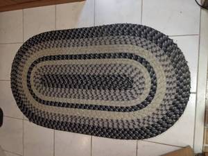 lot 261 image: Adorable Blue and White Oval Rug 54x30