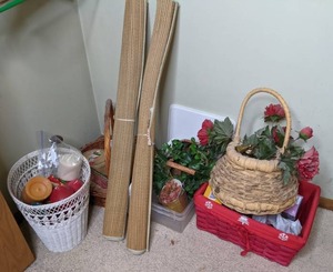 lot 103 image: Great Mixed Lot of Baskets, Candles, & More