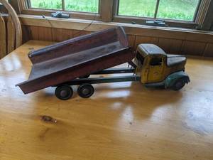 lot 90 image: Antique Toy Dump Truck (1 of 3)