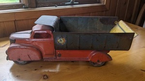 lot 91 image: Antique Toy Dump Truck (2 of 3)