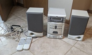 lot 93 image: Vintage Electronics... JVC StereoCDCassette Player