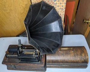lot 212 image: Antique Edison Model-D Home Standard Phonograph