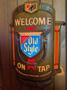lot 6 image: Vintage Old Style Light-up Bar Sign