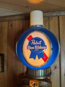 lot 7 image: Vintage Bar Light - Pabst Blue Ribbon (12)
