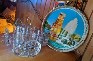lot 284 image: Vintage Grain Belt Tray and Highball Duck Glass Set