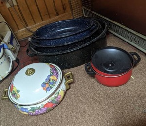 lot 285 image: Lot of (3) Roasting Pans, Tureen, Pot