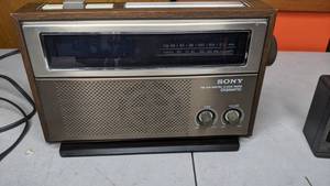 lot 224 image: Sony Digimatic Clock Radio, Mini Boombox, Velbon Tripod