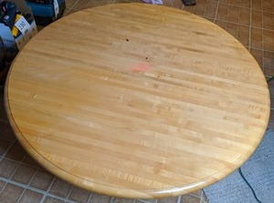 lot 172 image: Beautiful Round Coffee Table
