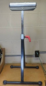lot 166 image: Wolfcraft Single Roller Stand