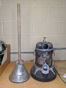 lot 162 image: Antique Childers Rapid Washer & REX-AIR Model B Antique Vacuum