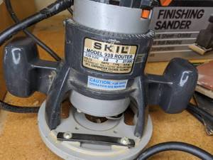 lot 239 image: Lot of Woodworking Power Tools by Skil and Black & Decker