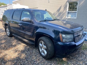 lot 5 image: 2008 Chevrolet Suburban LTZ 4x4