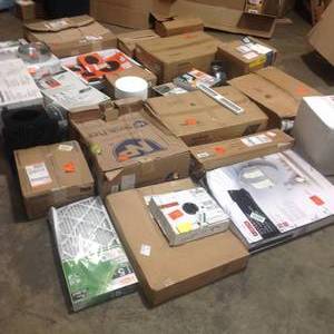 Lot of Mixed and Assorted Mirrors and bathroom items Customer Returns See Pictures