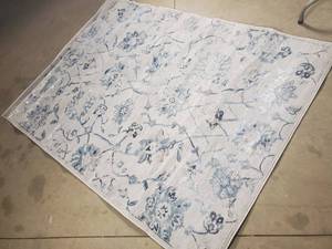 lot 11 image: New 5x7 ft Area Rug