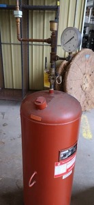 lot 17 image: BELL & GOSSETT EXPANSION PRESSURE TANK