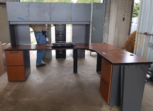 lot 1 image: CORNER DESK UNIT
