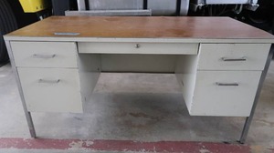 lot 3 image: METAL DESK