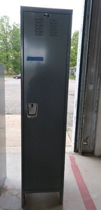 lot 5 image: METAL LOCKER