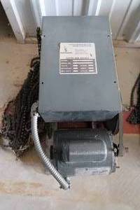 lot 11 image: RAYNOR GARAGE DOOR OPENER