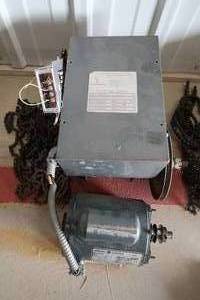 lot 13 image: RAYNOR GARAGE DOOR OPENER