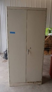 lot 16 image: METAL CABINENT