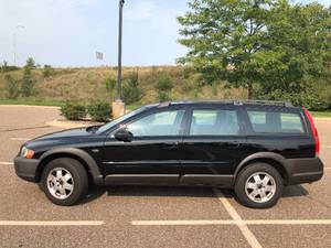 lot 4 image: 2003 Volvo XC70 - 1 OWNER - AWD - TURBO