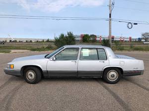lot 5 image: 1993 Cadillac Deville - Nice car