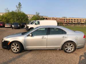 lot 2 image: 2010 Mercury Milan Premier - LOADED